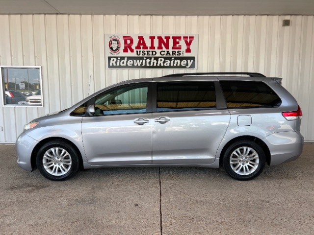2012 Toyota Sienna XLE V6 8-Passenger's photo