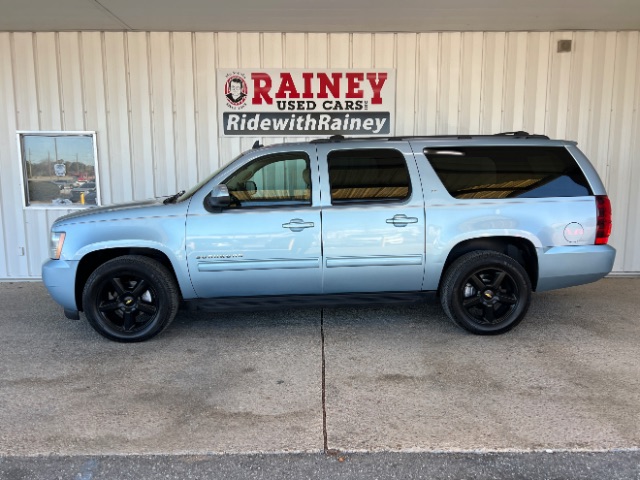 2011 Chevrolet Suburban LT's photo