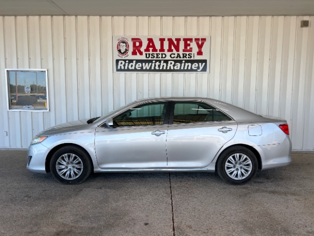 2012 Toyota Camry LE's photo