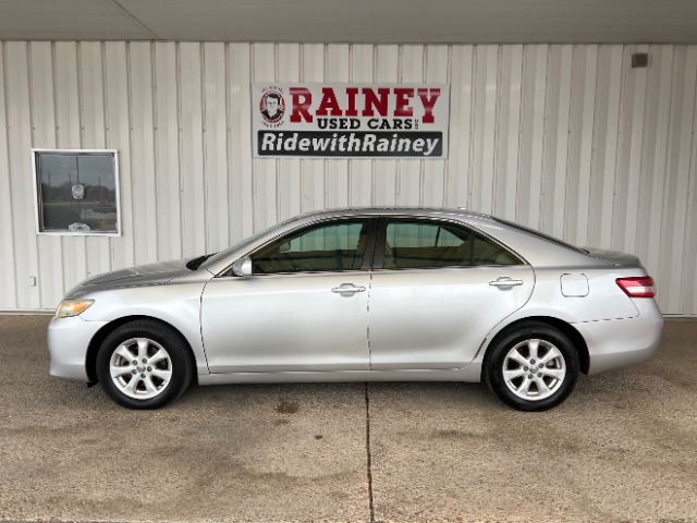 2011 Toyota Camry LE's photo