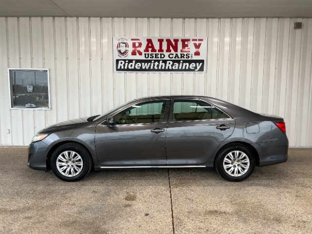 2013 Toyota Camry LE's photo