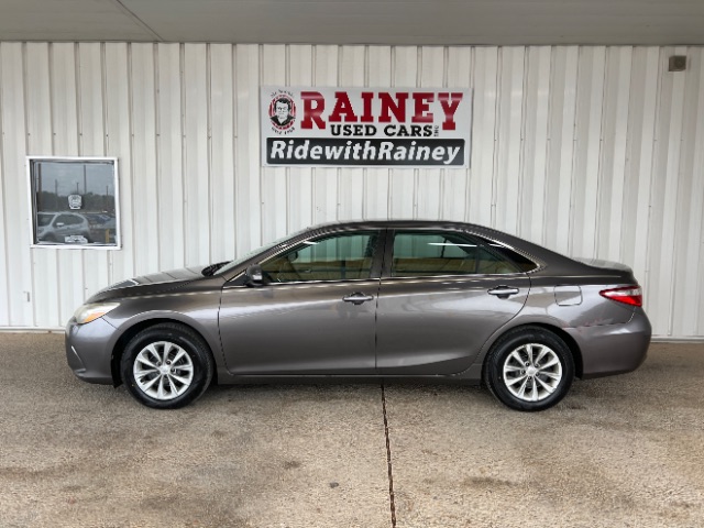 2017 Toyota Camry LE's photo