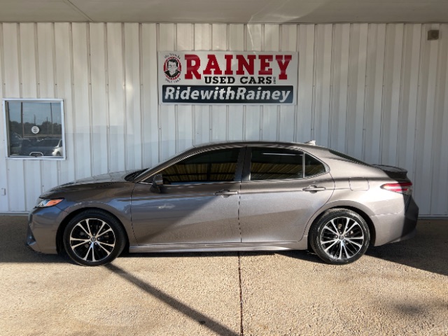 2019 Toyota Camry XLE's photo