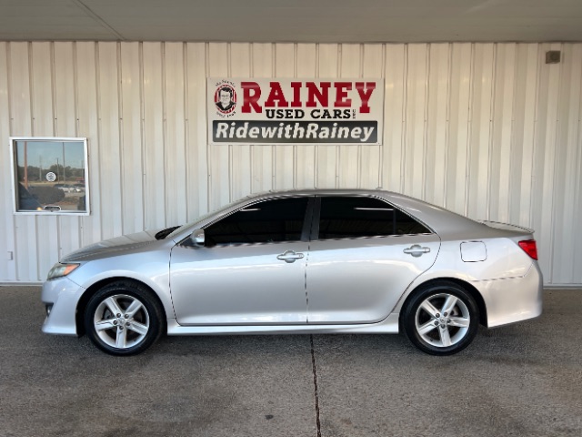 2012 Toyota Camry SE's photo