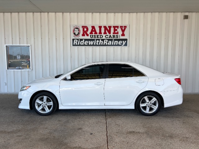 2012 Toyota Camry SE's photo