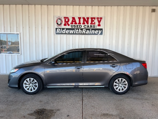 2013 Toyota Camry LE's photo