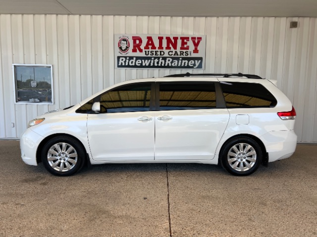 2011 Toyota Sienna's photo