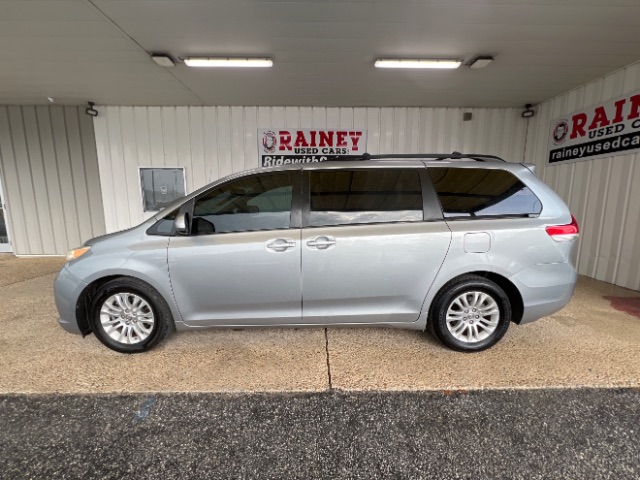 2012 Toyota Sienna Limited V6 7-Passenger's photo