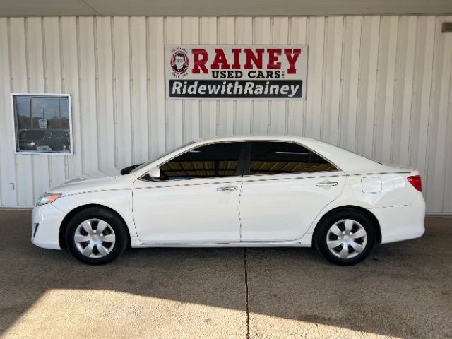 2013 Toyota Camry LE's photo