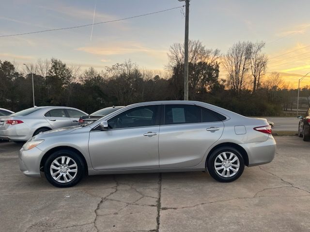 2016 Toyota Camry Special Edition's photo