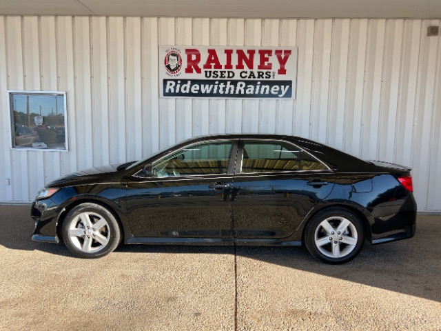 2013 Toyota Camry SE's photo