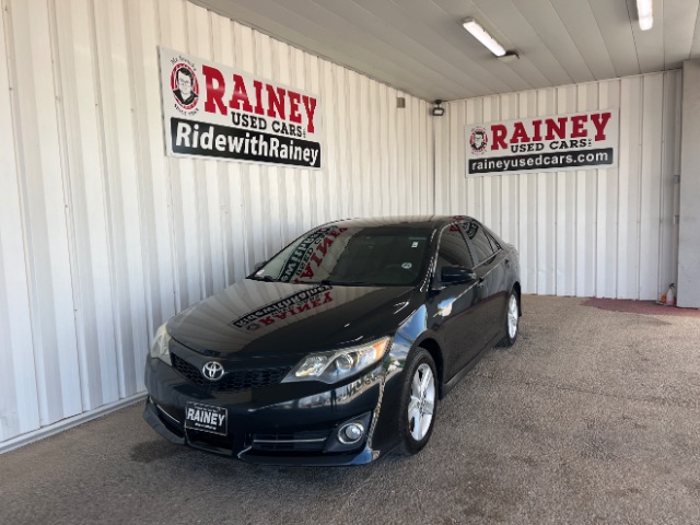 2012 Toyota Camry SE's photo