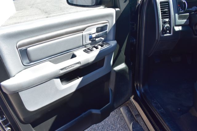 Additional photo of vehicle.