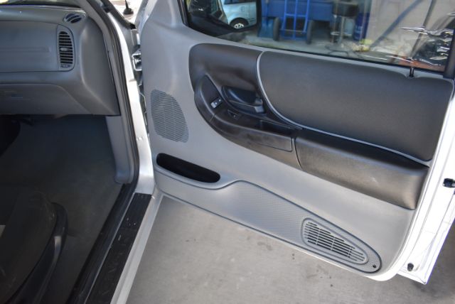 Additional photo of vehicle.