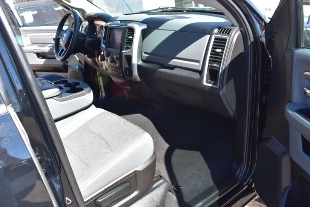 Additional photo of vehicle.