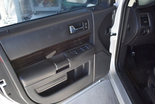 Additional photo of vehicle.