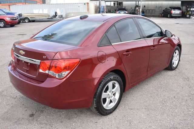 Additional photo of vehicle.