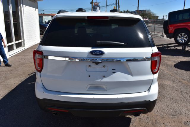 Additional photo of vehicle.