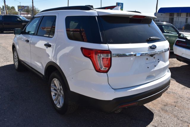 Additional photo of vehicle.