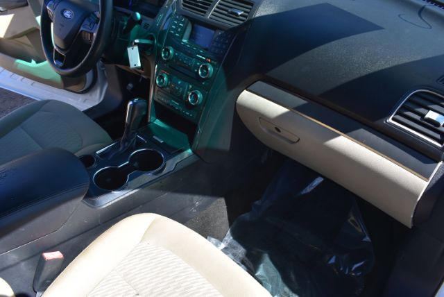 Additional photo of vehicle.