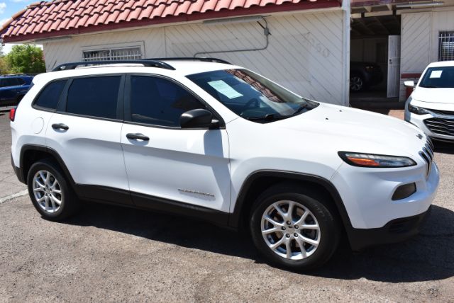 2016 Jeep Cherokee Sport
