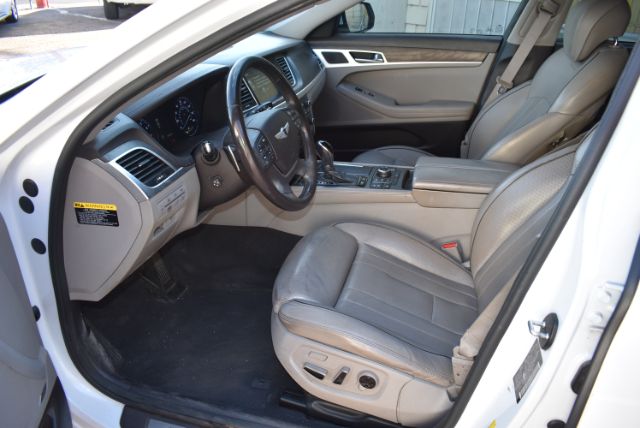 Additional photo of vehicle.