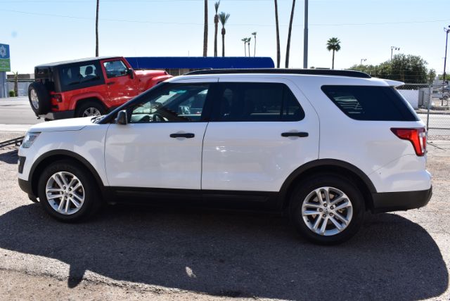 Additional photo of vehicle.