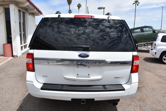 Additional photo of vehicle.
