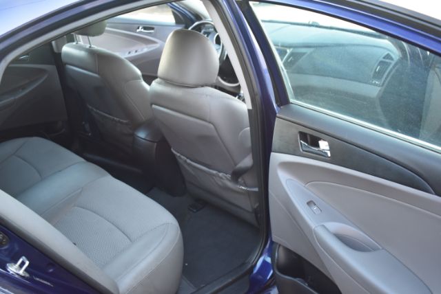 Additional photo of vehicle.