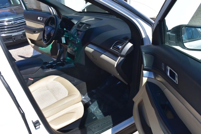 Additional photo of vehicle.