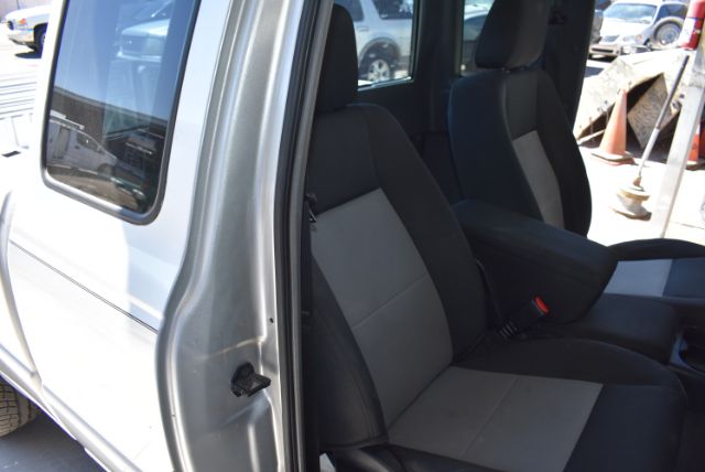 Additional photo of vehicle.