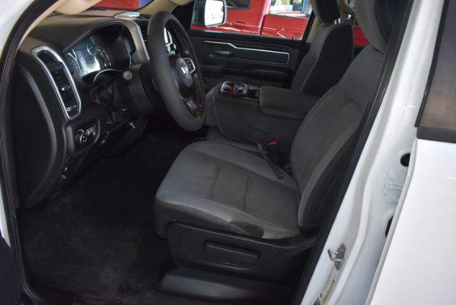 Additional photo of vehicle.