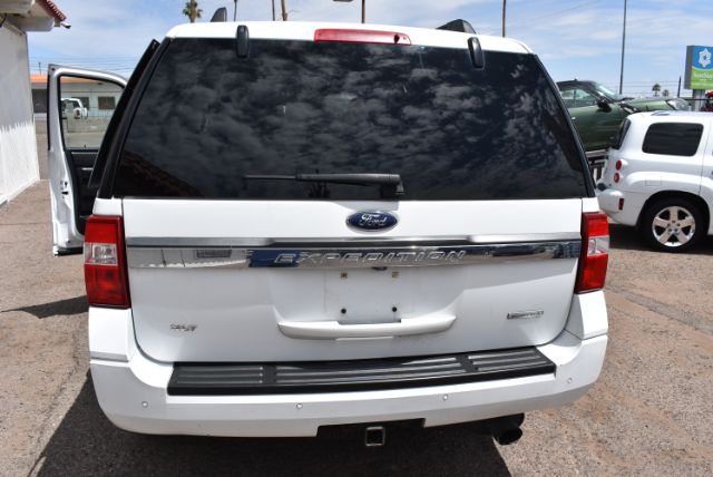 Additional photo of vehicle.