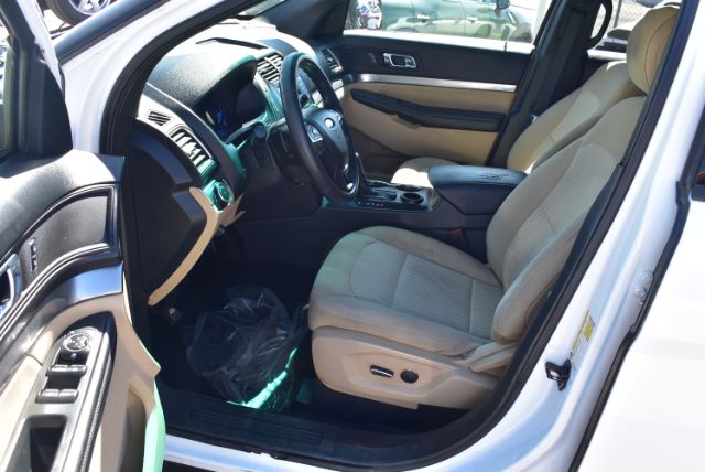 Additional photo of vehicle.