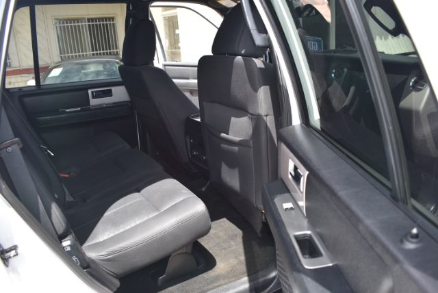 Additional photo of vehicle.