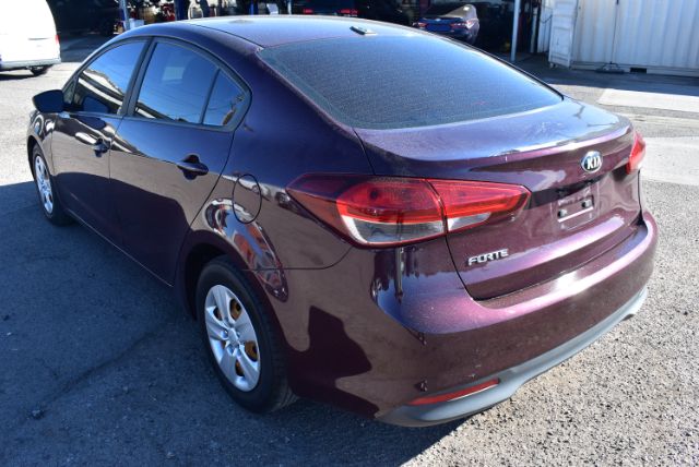 Additional photo of vehicle.