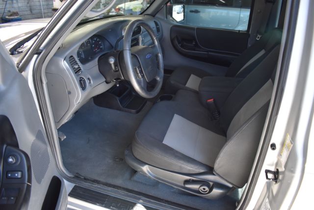 Additional photo of vehicle.
