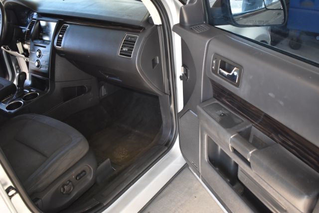 Additional photo of vehicle.