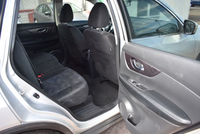 Additional photo of vehicle.