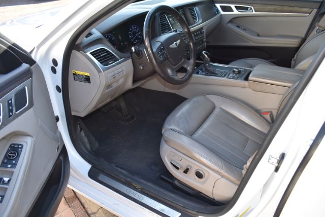 Additional photo of vehicle.