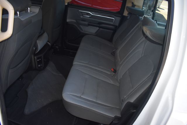 Additional photo of vehicle.