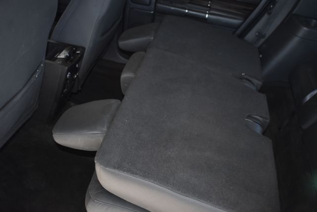 Additional photo of vehicle.