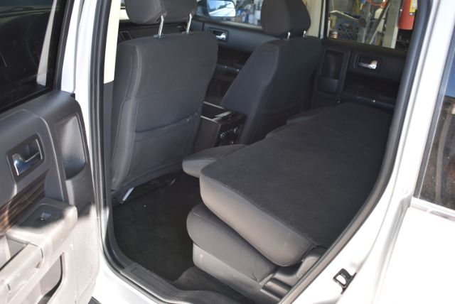 Additional photo of vehicle.