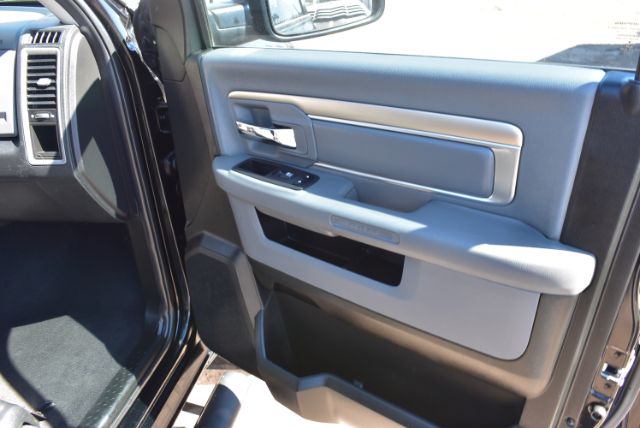 Additional photo of vehicle.