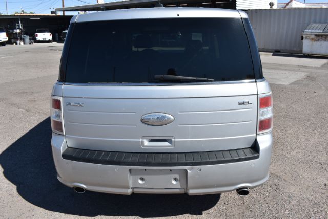 Additional photo of vehicle.