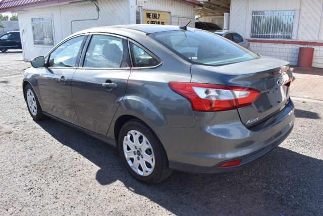 Additional photo of vehicle.