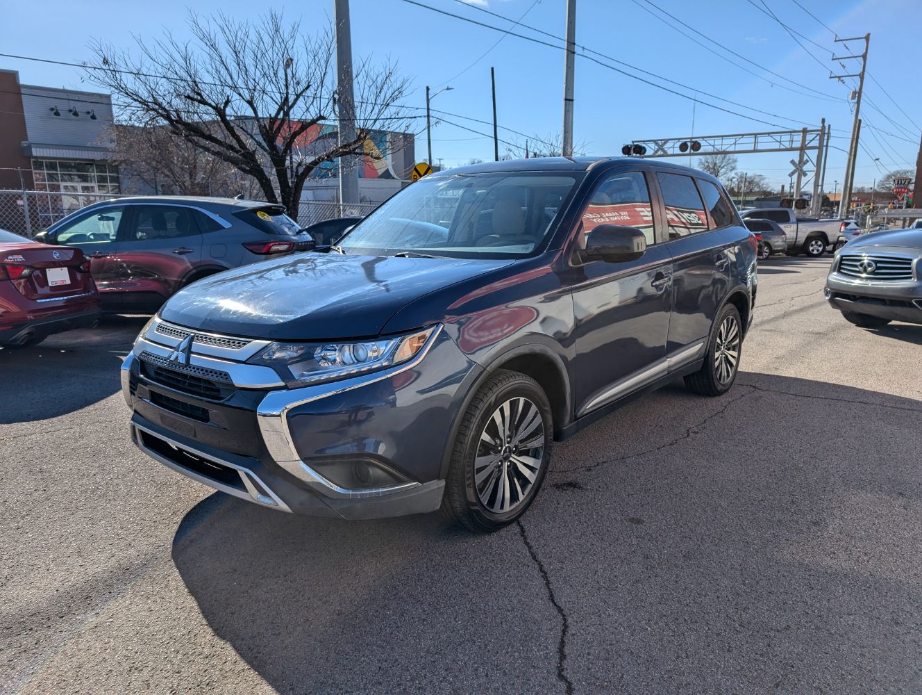 2019 Mitsubishi Outlander ES's photo