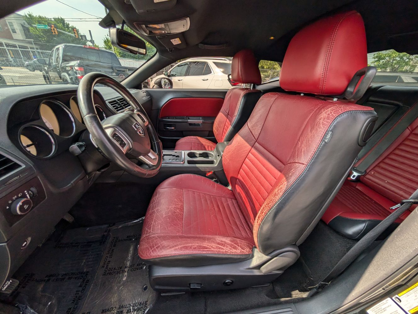 2014 Dodge Challenger R/T photo 9