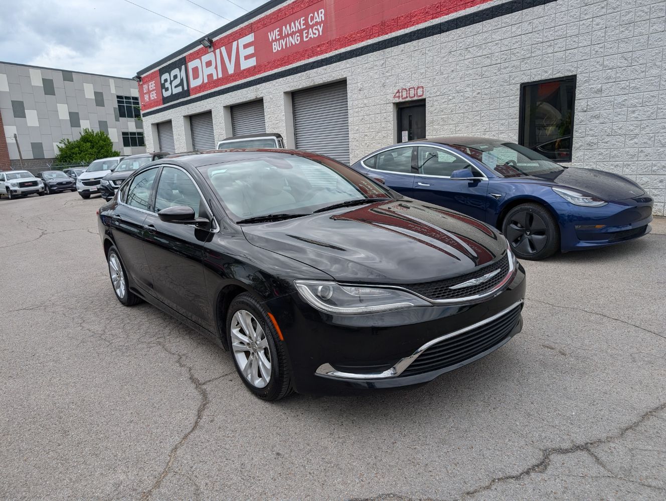 2017 Chrysler 200 Limited Platinum's photo