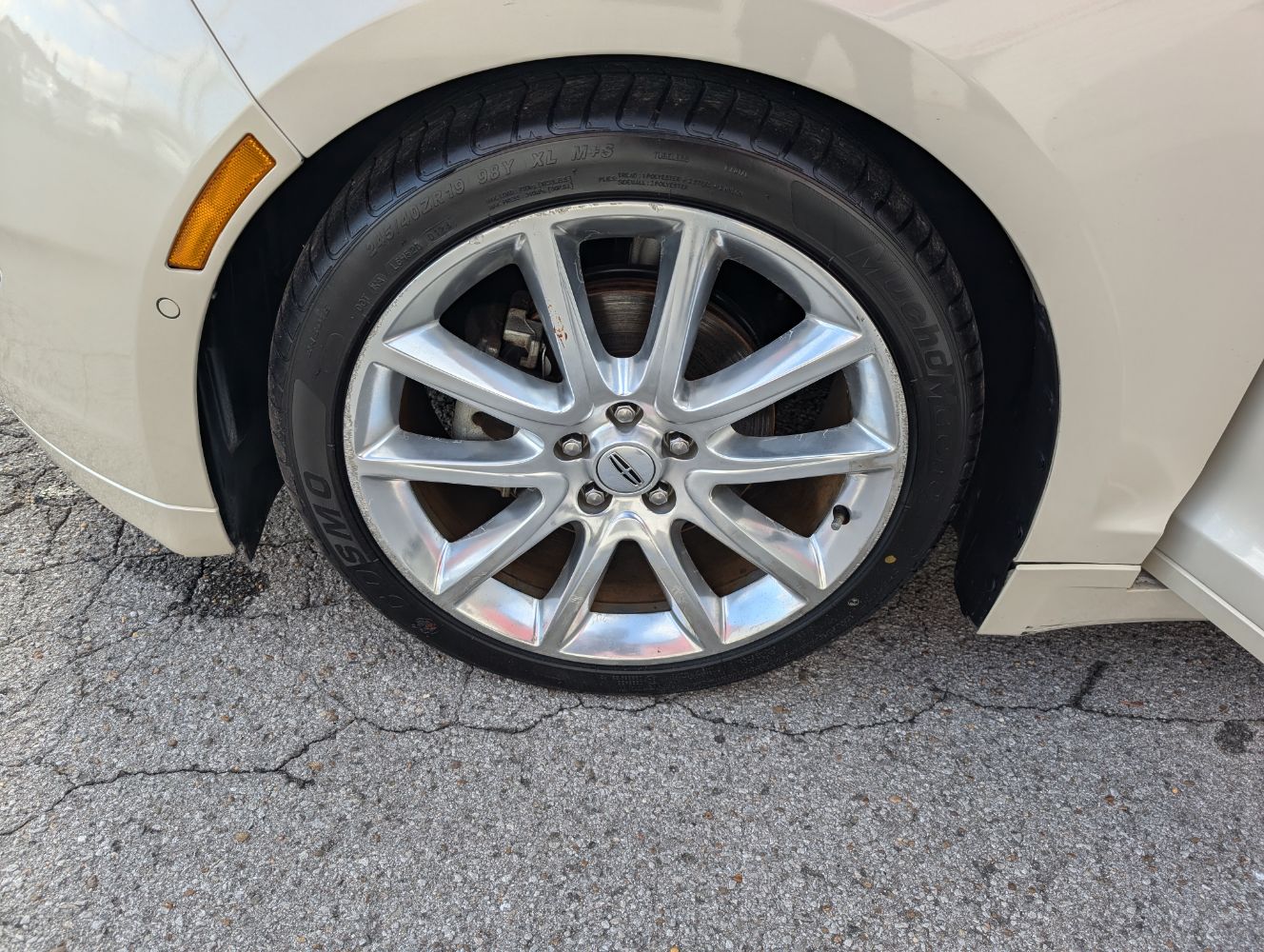 2016 Lincoln MKZ Hybrid photo 25